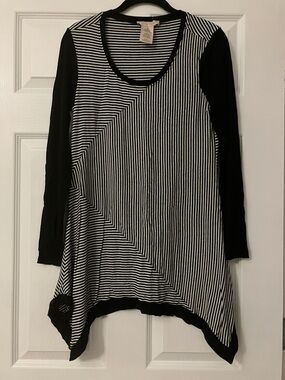 Philosophy Black & White Diagonal Stripe Tunic Top